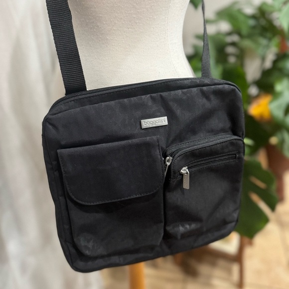 Baggallini cross body travel bag black - Picture 1 of 6